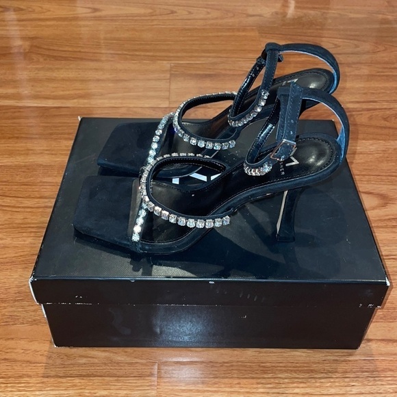 NWT MARC FISHER HEELS BLACK SUEDE WITH FAKE DIAMONDS ALL ACROSS SIZE Womens 7‌‌‍ - Picture 3 of 11